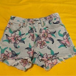 Levi’s Hella Bloom floral Embroidered Denim Shorts size 25